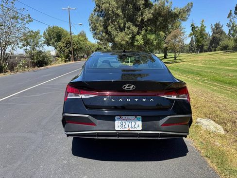 Used 2024 Hyundai Elantra SEL FWD image 12