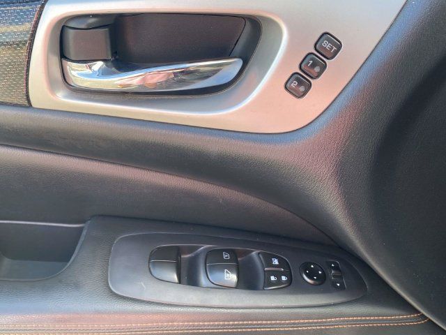 Used 2020 Nissan Pathfinder SL FWD image 17