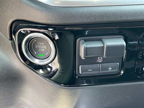 New 2025 GMC Sierra 2500 SLT w/ SLT Convenience Package image 18