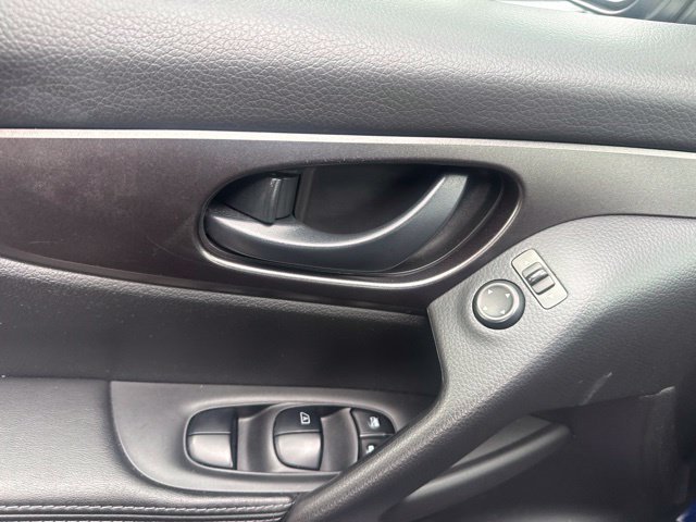 Used 2019 Nissan Rogue Sport S FWD image 12