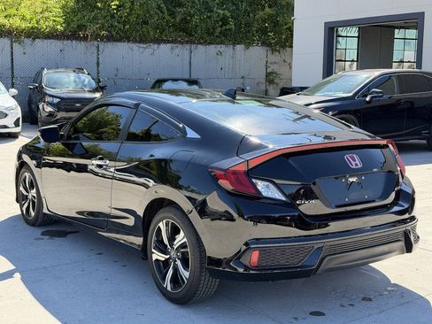 Used 2017 Honda Civic Touring image 5