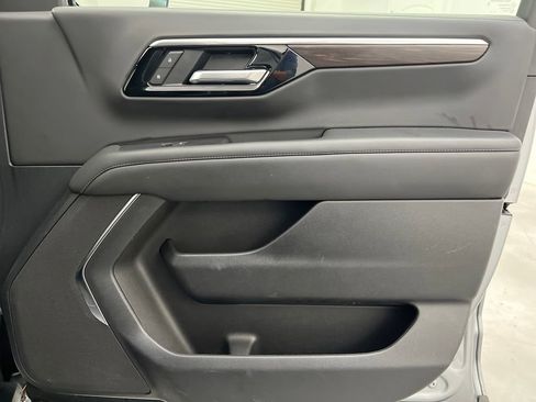 Used 2025 Chevrolet Tahoe LT AWD/4WD image 24
