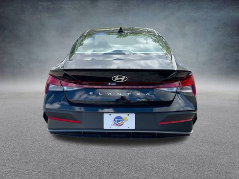 Used 2025 Hyundai Elantra Sport image 30