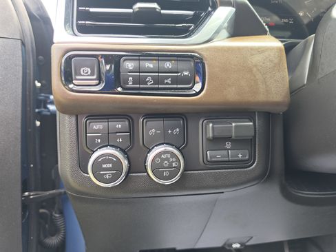 Used 2025 GMC Yukon Denali Ultimate AWD/4WD image 26