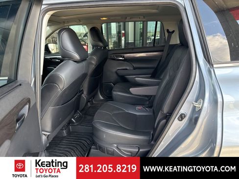 Used 2021 Toyota Highlander Platinum image 19