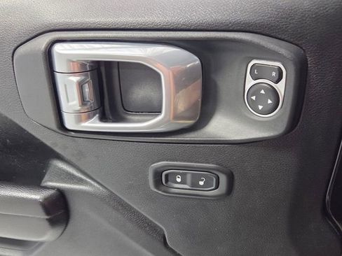 Used 2021 Jeep Wrangler Unlimited Sport AWD/4WD image 31