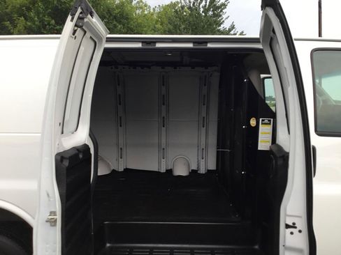 Used 2019 Chevrolet Express 2500 w/ Driver Convenience Package RWD image 19