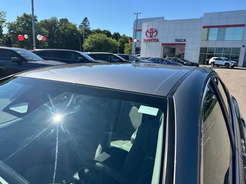 Used 2025 Toyota Camry XLE AWD/4WD image 43