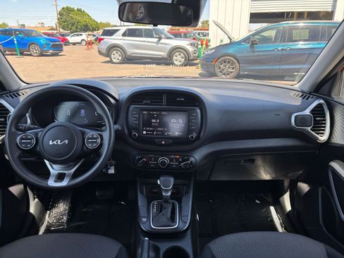 Used 2024 Kia Soul LX w/ Option Group 015 FWD image 31