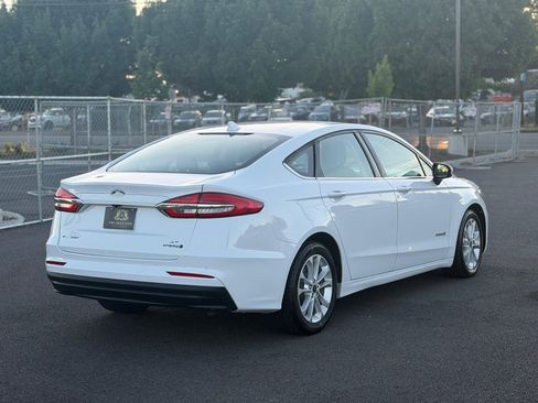 Used 2019 Ford Fusion SE FWD image 3
