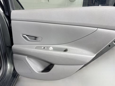 Used 2025 Hyundai Elantra SE FWD image 27