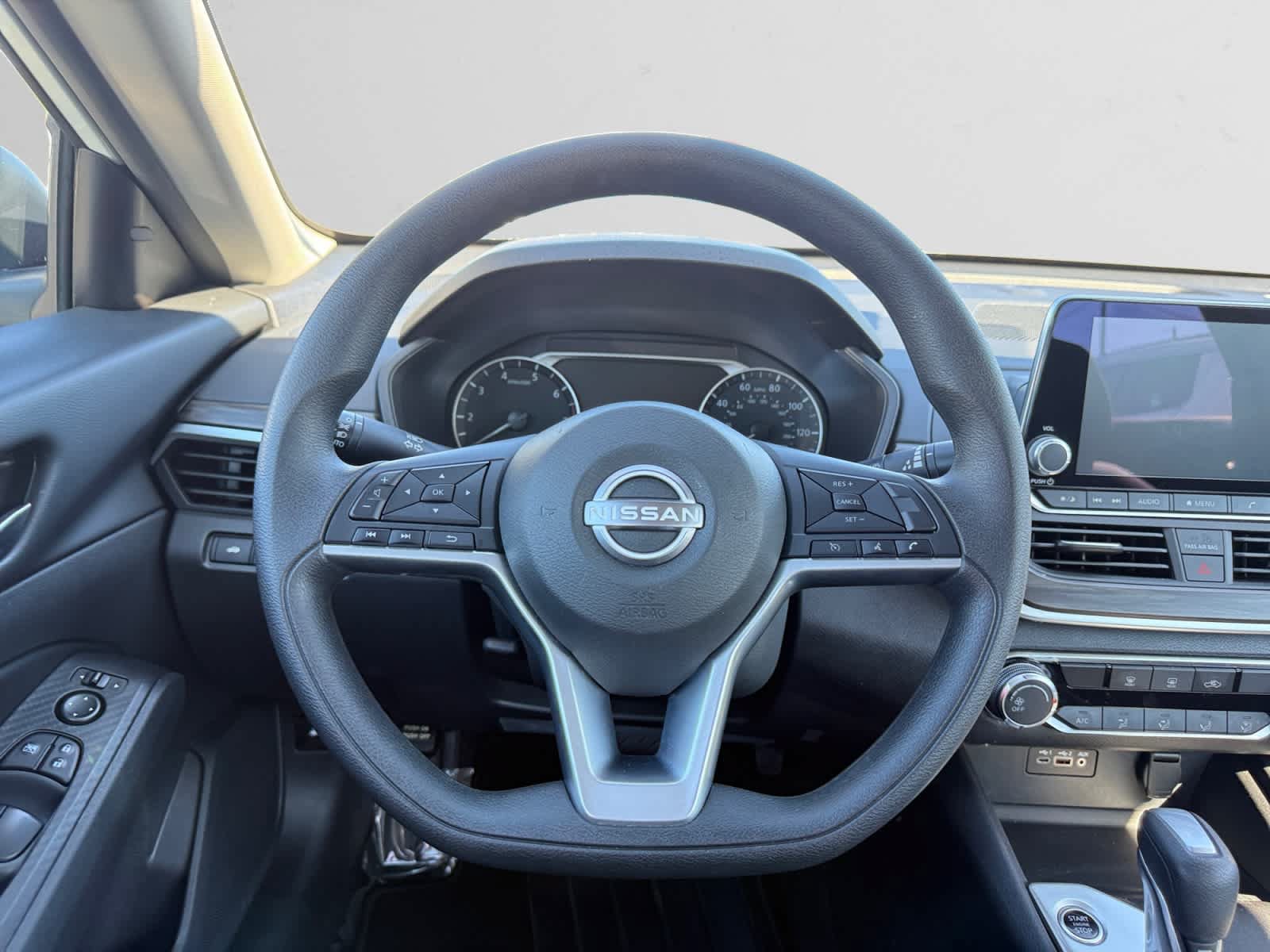 Used 2025 Nissan Altima 2.5 SV FWD image 4