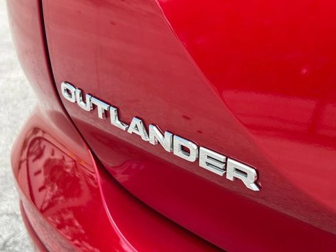 Used 2025 Mitsubishi Outlander SE FWD image 41