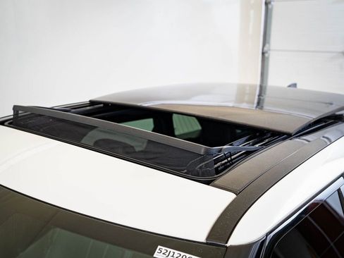 Used 2023 Land Rover Range Rover Velar R-Dynamic S image 14