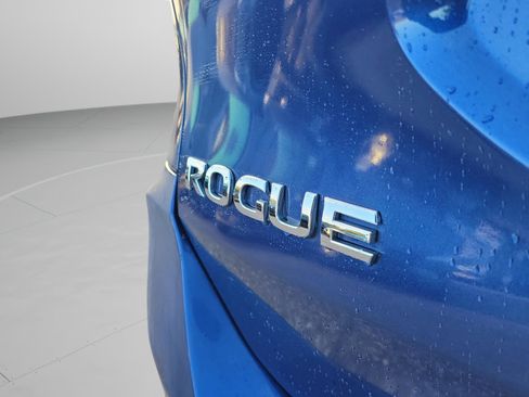 Used 2018 Nissan Rogue SV w/ Sun & Sound Touring Package image 6