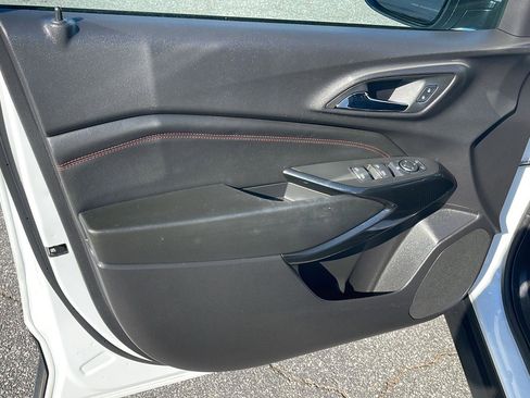 Used 2025 Chevrolet Trax RS w/ Sunroof Package image 8