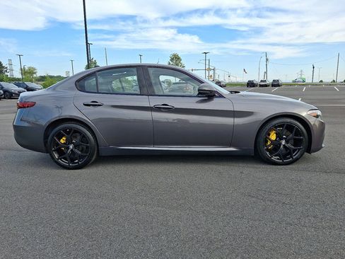 Used 2019 Alfa Romeo Giulia AWD w/ Nero Edizione image 8