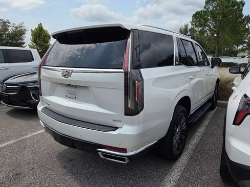 Used 2022 Cadillac Escalade Luxury AWD/4WD image 5