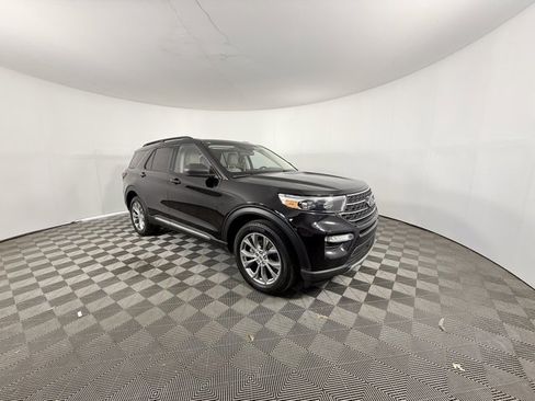 Used 2022 Ford Explorer XLT w/ Equipment Group 202A image 30