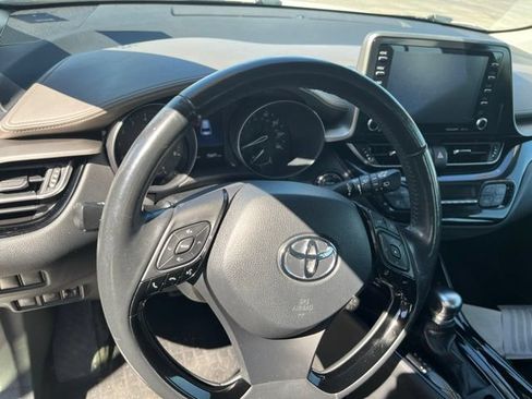 Used 2021 Toyota C-HR Limited FWD image 9