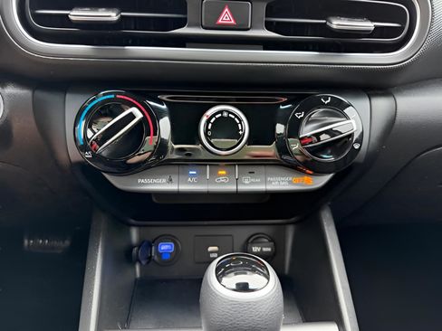 Used 2023 Hyundai Kona SEL image 17