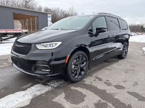 New 2026 Chrysler Pacifica Select w/ S Appearance Package image 7