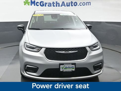 Used 2024 Chrysler Pacifica Touring-L image 4