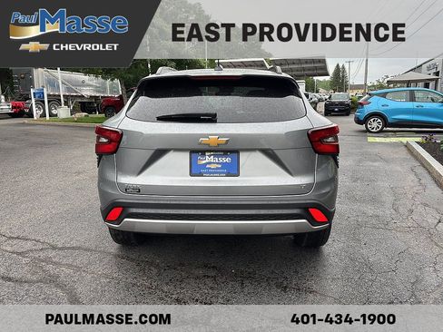Certified 2024 Chevrolet Trax LT w/ LT Convenience Package FWD image 6