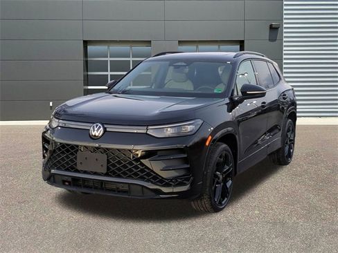New 2026 Volkswagen Tiguan SE R-Line image 3