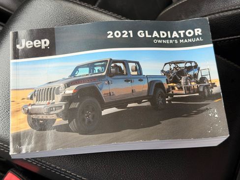 Used 2021 Jeep Gladiator Overland w/ Popular Equipment Package AWD/4WD image 33