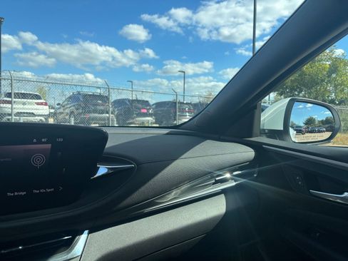 Used 2025 Buick Envista Preferred image 32