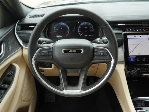 New 2025 Jeep Grand Cherokee L Limited w/ Luxury Tech Group II AWD/4WD image 17