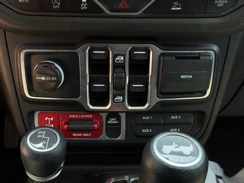 Used 2024 Jeep Wrangler Unlimited Sport AWD/4WD image 40