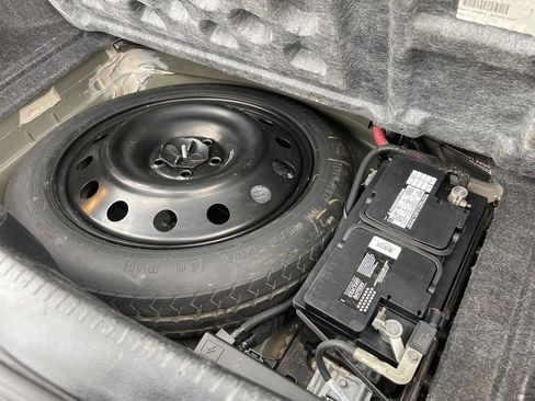 Used 2017 Chrysler 300 C image 34