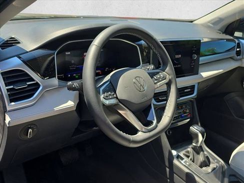 New 2026 Volkswagen Taos SE FWD image 7