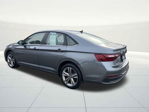 Used 2024 Volkswagen Jetta SE image 3