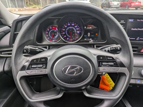 Used 2023 Hyundai Elantra SE FWD image 18
