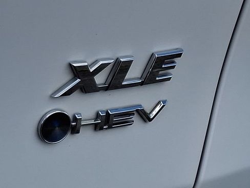 Used 2025 Toyota RAV4 XLE AWD/4WD image 30