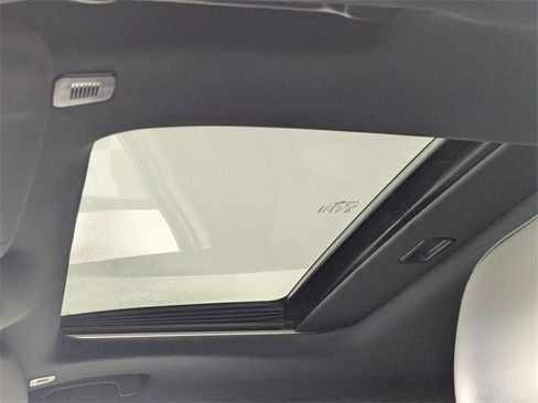 Used 2019 Jeep Grand Cherokee Limited image 12