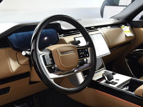 New 2025 Land Rover Range Rover Long Wheelbase SE image 13