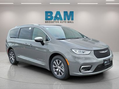 New 2023 Chrysler Pacifica Pinnacle