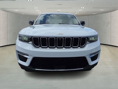 Used 2022 Jeep Grand Cherokee Limited w/ Luxury Tech Group II image 8