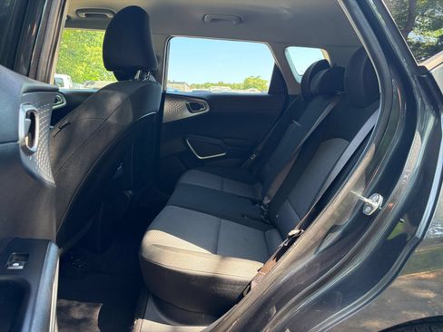 Used 2025 Kia Soul LX w/ LX Technology Package FWD image 23