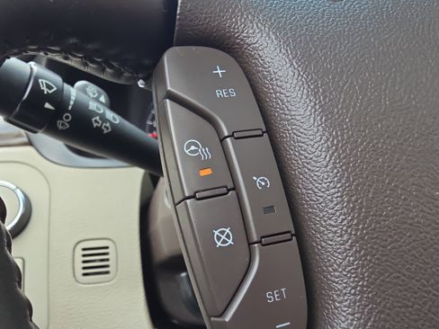 Used 2011 Cadillac DTS Luxury image 20