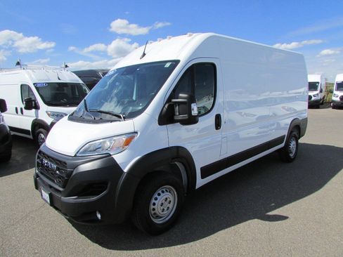 Used 2026 RAM ProMaster 2500 w/ Convenience Group FWD image 4