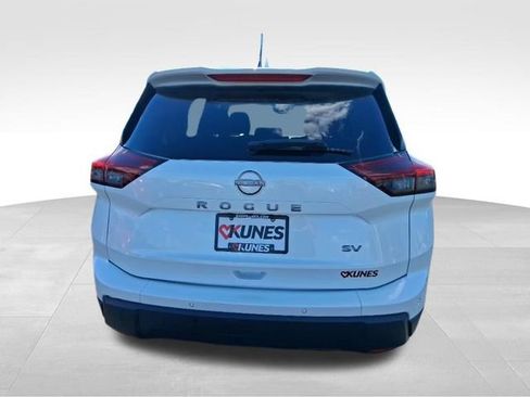 Used 2024 Nissan Rogue SV FWD image 9