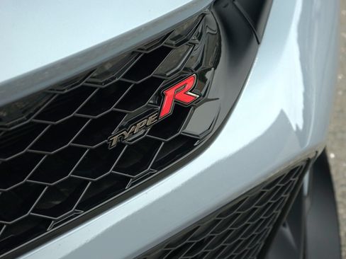 Used 2023 Honda Civic Type R image 9