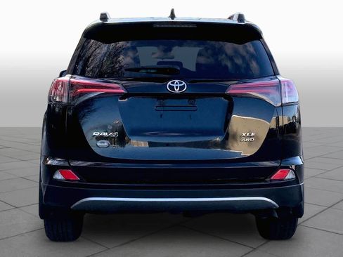 Used 2018 Toyota RAV4 XLE AWD/4WD image 5