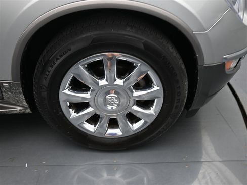 Used 2011 Buick Enclave CXL image 17
