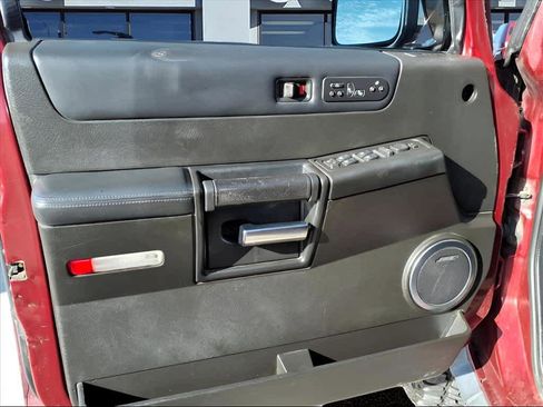 Used 2005 HUMMER H2 SUT w/ Preferred Equipment Group image 10